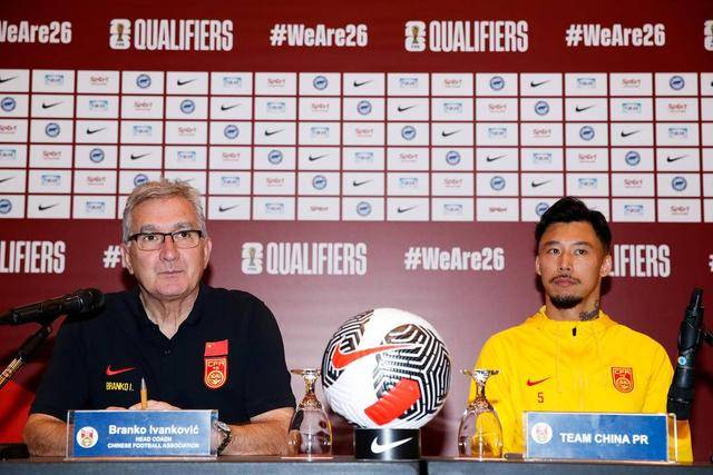 美国男篮大胜塞尔维亚 库里24分约基奇16+11