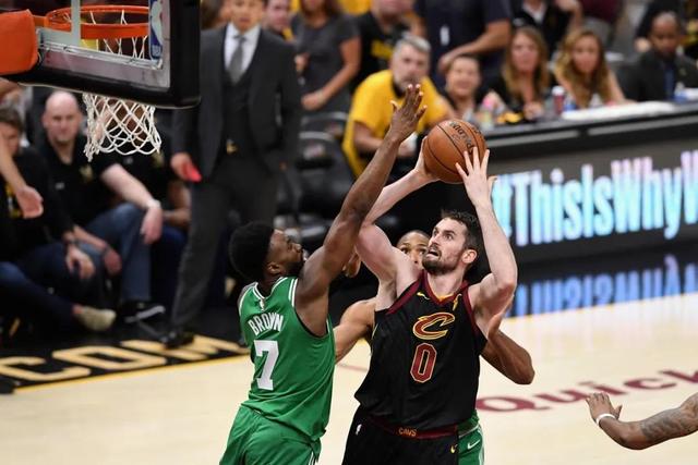 英超-萨拉赫破门努涅斯建功 利物浦2-0维拉